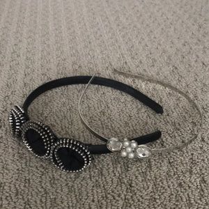 Free with purchase - Set of 2 headbands.